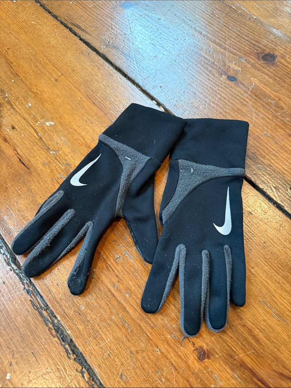 Nike Black & Gray Reflective Swoosh Running Gloves